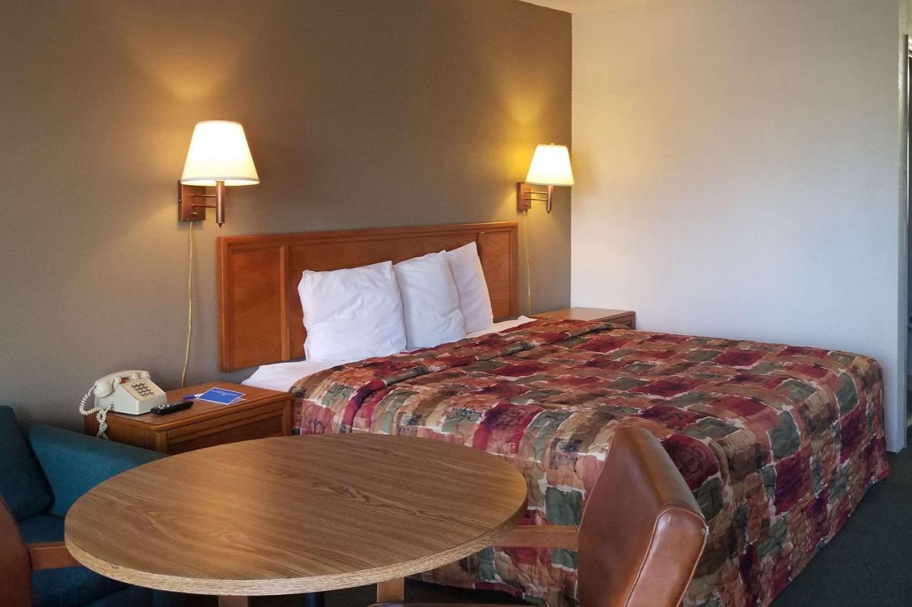 Travelers Inn & Suites Sumter Εξωτερικό φωτογραφία